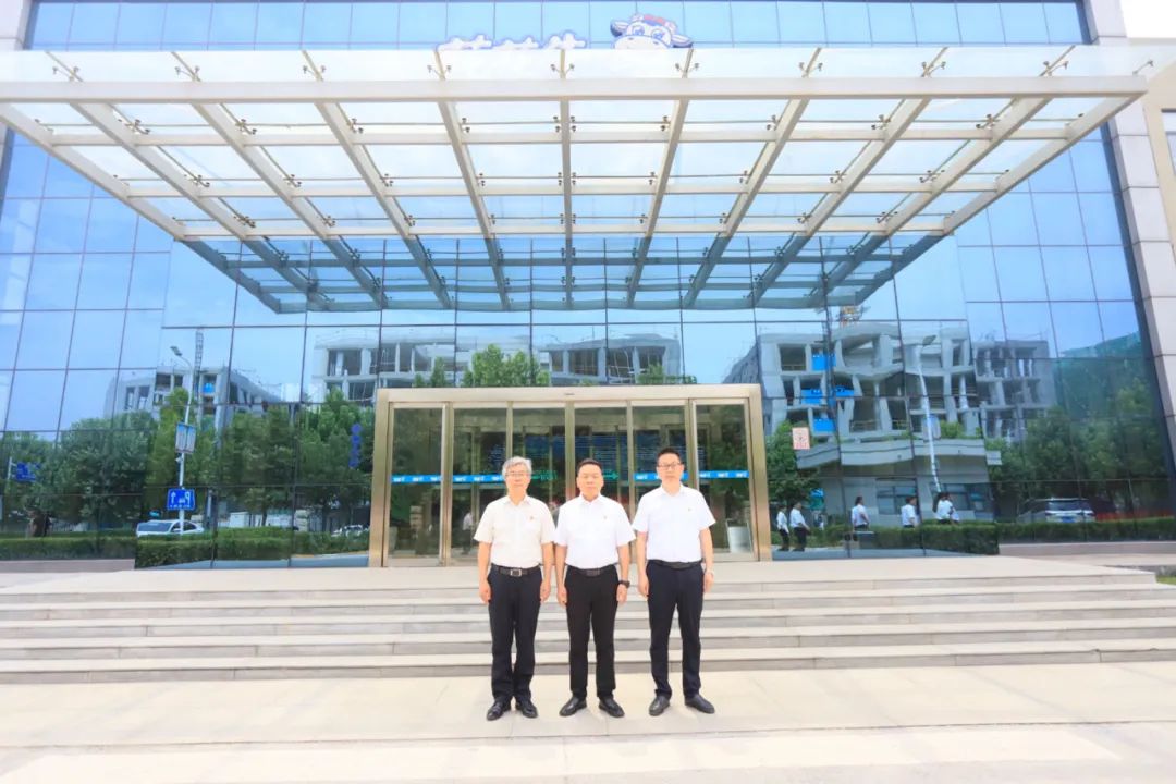 中国共产党中欧网页版第二届委员会第二次党员大会胜利召开