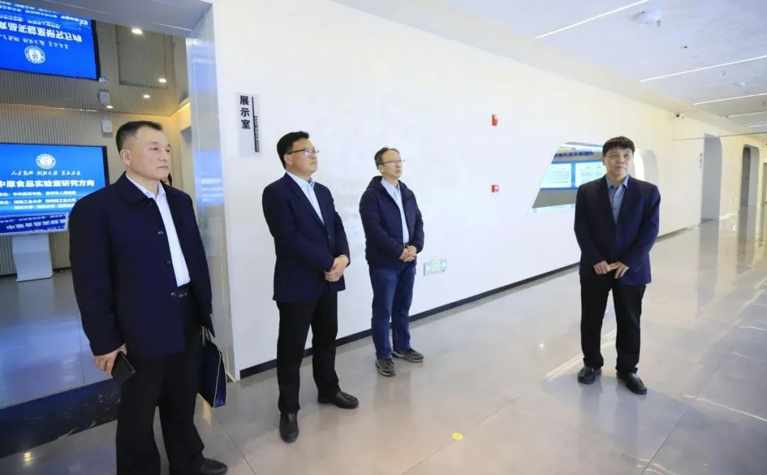 中欧（中国）乳业集团党委书记、董事长唐洪峰一行赴中原食品实验室同中国工程院院士、中原食品实验室主任任发政座谈交流