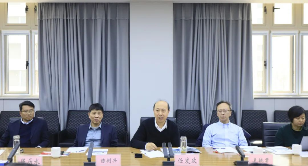 中欧（中国）乳业集团党委书记、董事长唐洪峰一行赴中原食品实验室同中国工程院院士、中原食品实验室主任任发政座谈交流
