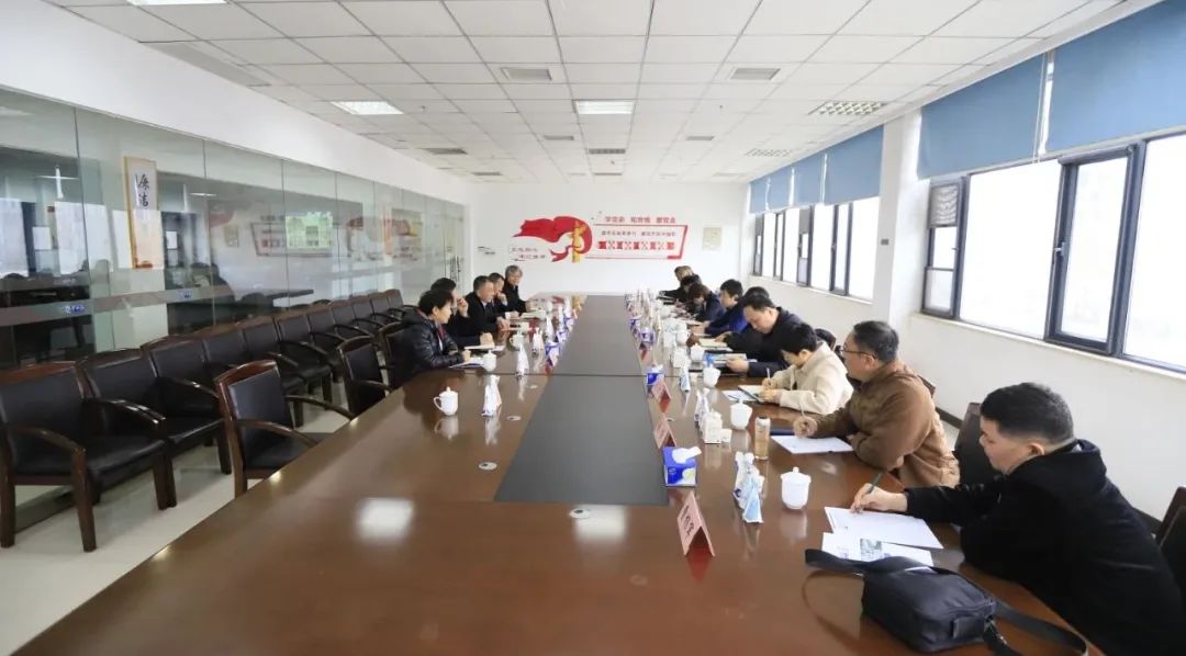 河南省发展改革委价调处副处长马冰一行莅临中欧（中国）乳业集团参观调研