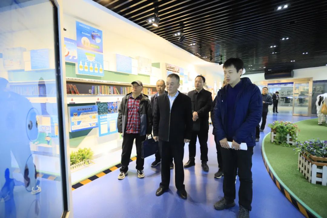 河南省发展改革委价调处副处长马冰一行莅临中欧（中国）乳业集团参观调研