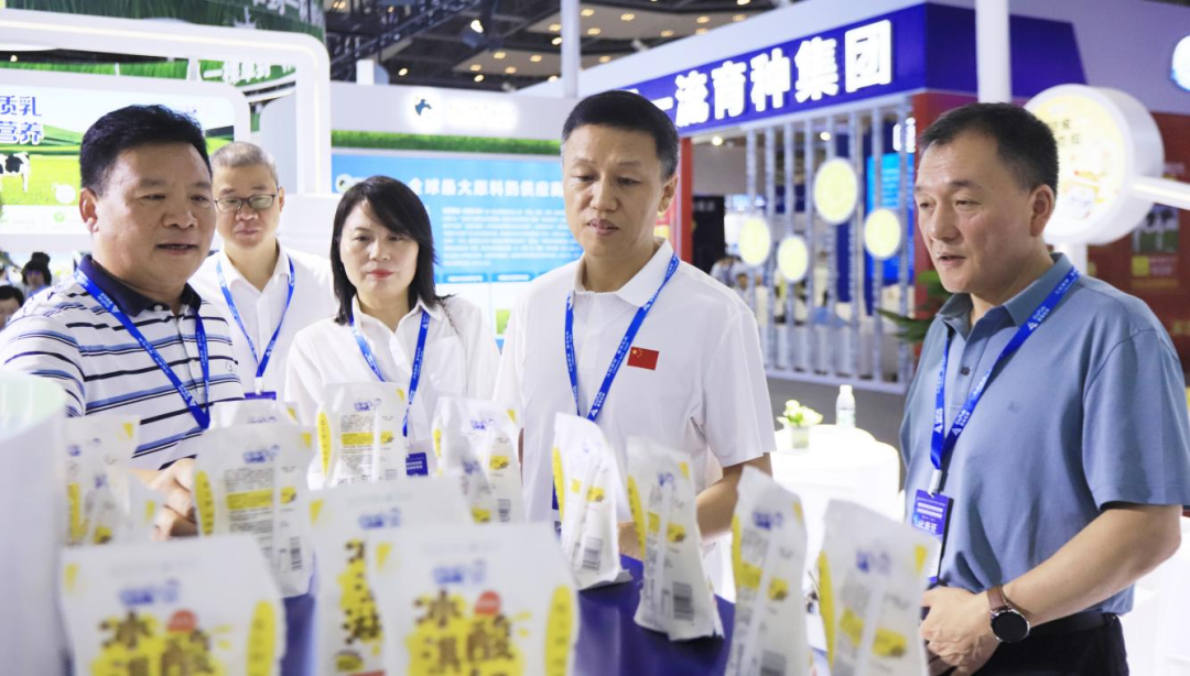 启航新征程 点亮新赛道丨中欧（中国）乳业集团参加第十四届中国奶业大会暨D20峰会，荣获“中国乳制品生产企业现代化等级5A级”评定殊荣