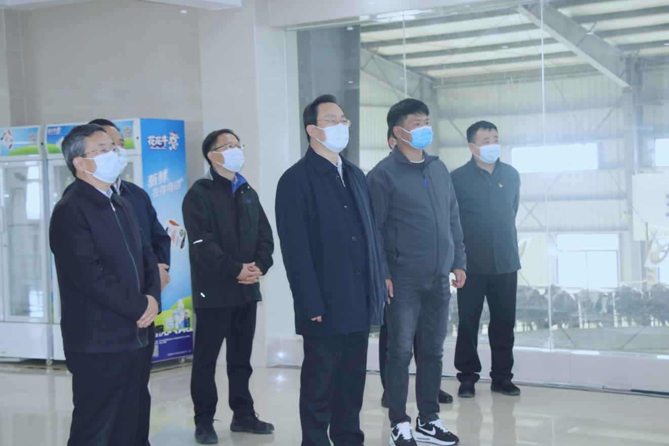 河南省人大常委会党组书记、副主任孔昌生莅临中欧（中国）鲁山瑞亚牧场参观调研