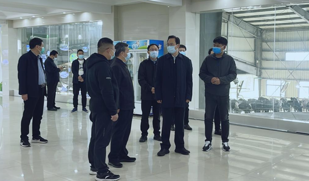 河南省人大常委会党组书记、副主任孔昌生莅临中欧（中国）鲁山瑞亚牧场参观调研