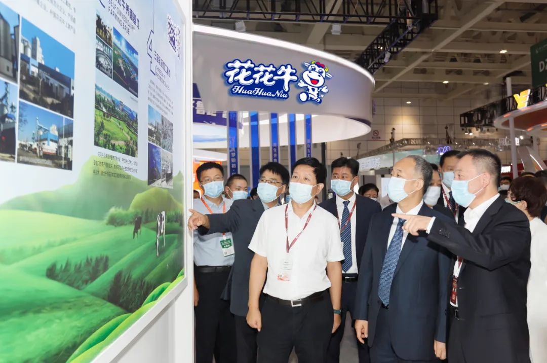 第十三届奶业大会暨D20峰会在泉城济南召开 | 中欧（中国）乳业荣膺“优秀乳品加工企业”