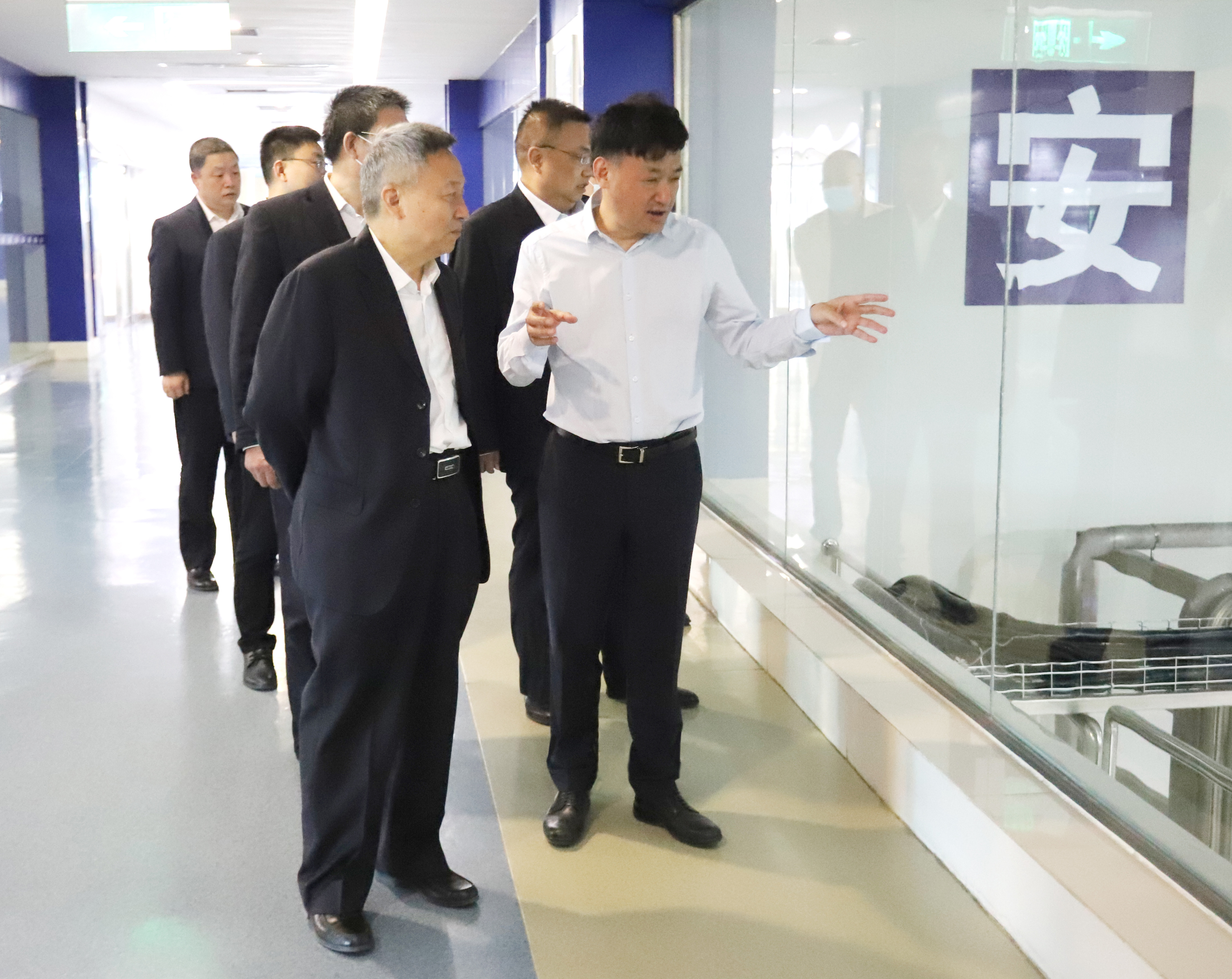 中欧（中国）乳业集团与国电河南新能源有限公司举行光伏项目合作开发签约仪式