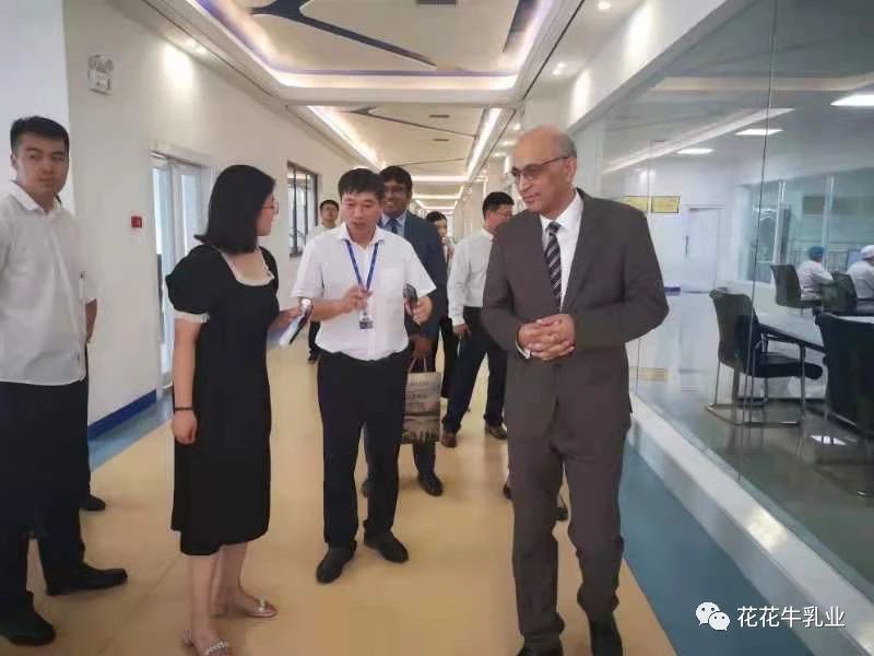 巴基斯坦驻华大使莫因·哈克 莅临中欧（中国）乳业集团参观访问