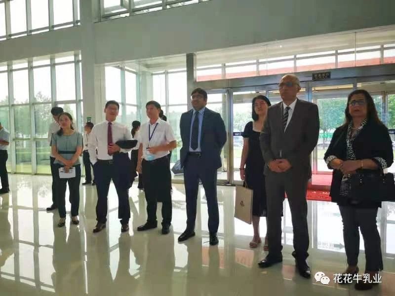 巴基斯坦驻华大使莫因·哈克 莅临中欧（中国）乳业集团参观访问