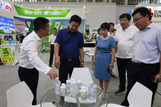 致敬祖国70华诞 |中欧（中国）亮相第十届中国奶业大会