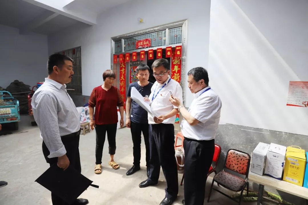 中欧（中国）乳业集团走访慰问贫困户 结对帮扶暖人心