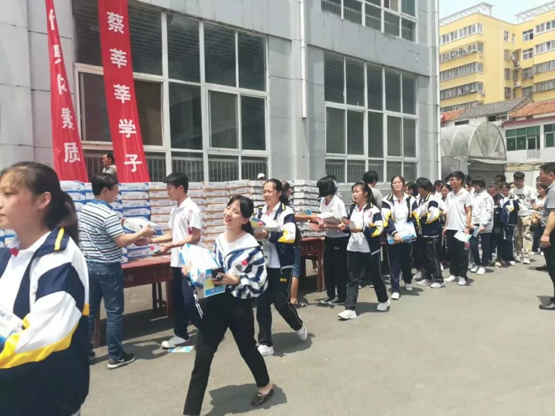 中欧（中国）|捐助教育100万元！做公益，我们是认真的！