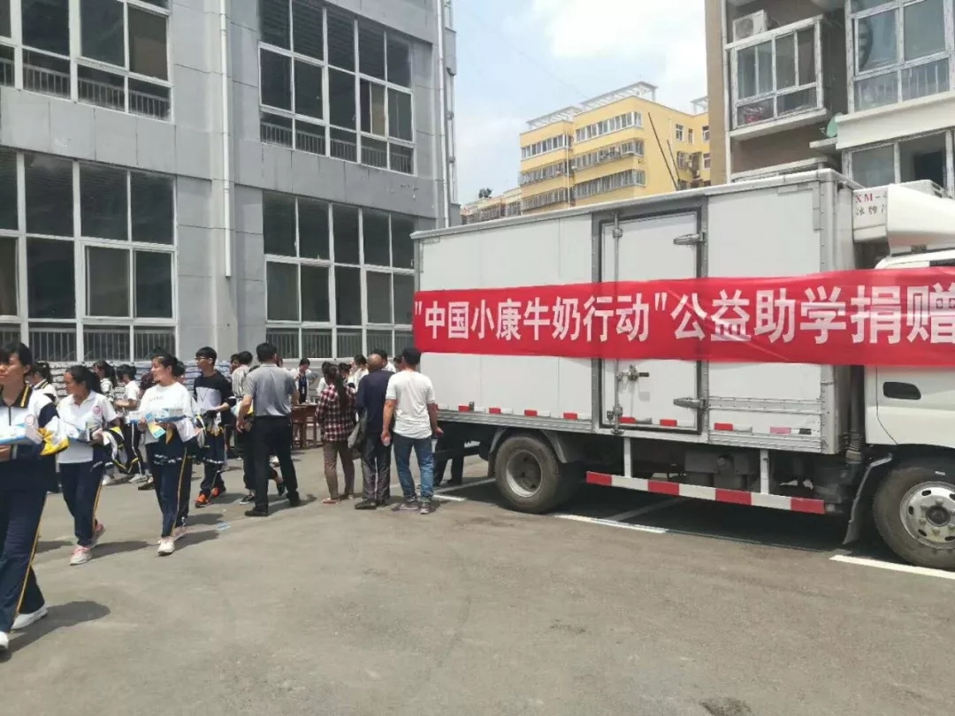 中欧（中国）|捐助教育100万元！做公益，我们是认真的！