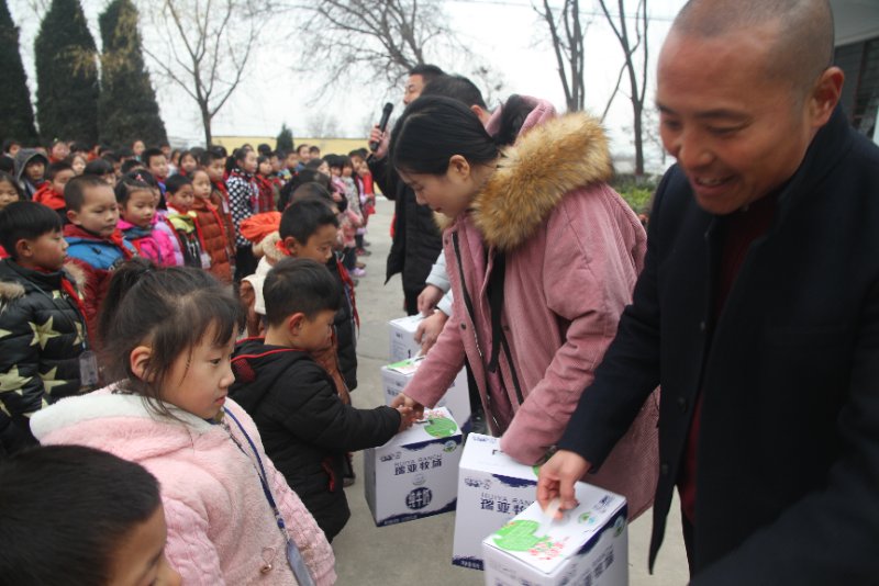中欧（中国）精准扶贫暖冬公益行走进登封市刘家沟