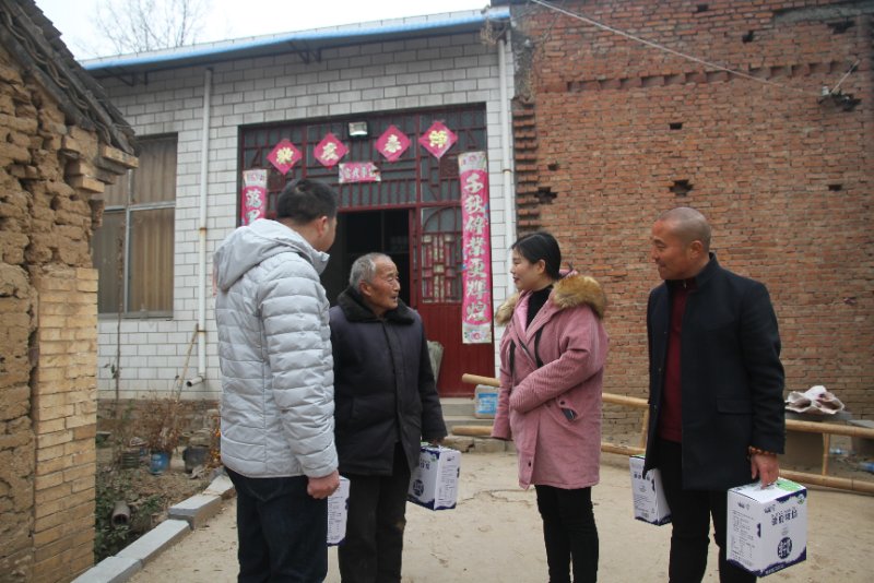 中欧（中国）精准扶贫暖冬公益行走进登封市刘家沟