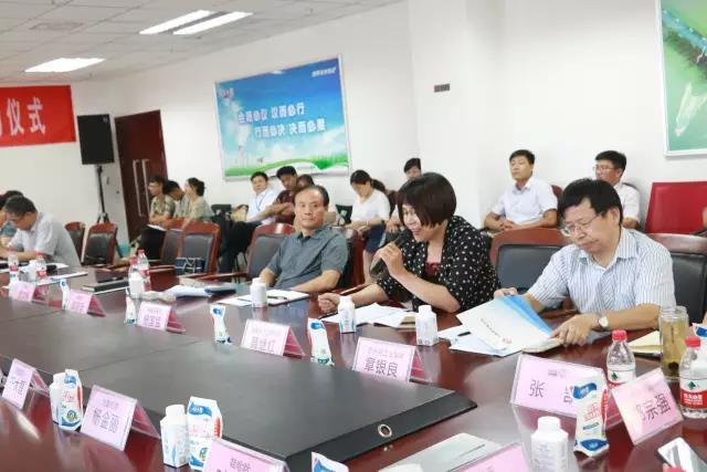 河南省食品安全座谈会暨百场食安讲座进校园启动仪式在中欧（中国）举行