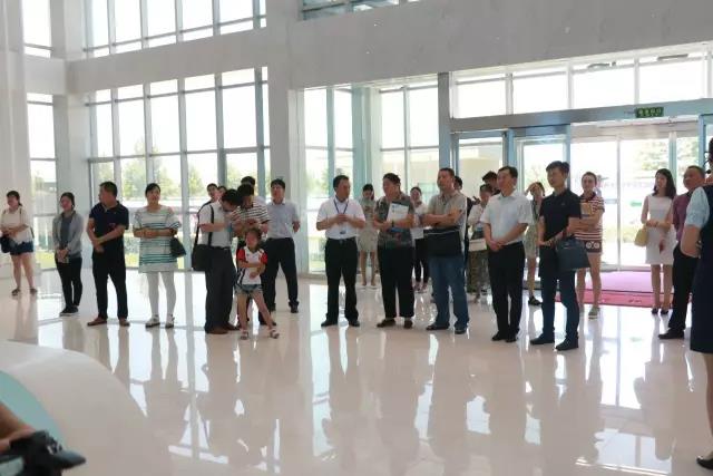 河南省食品安全座谈会暨百场食安讲座进校园启动仪式在中欧（中国）举行