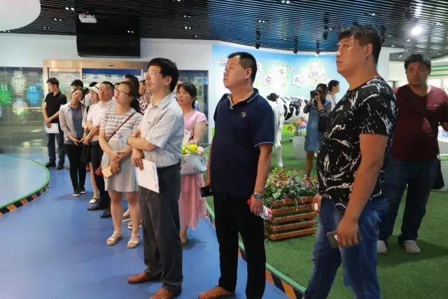 河南省食品安全座谈会暨百场食安讲座进校园启动仪式在中欧（中国）举行