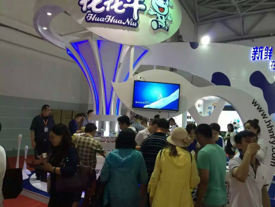 中欧（中国）牛气冲天！农业部长品尝“领畅”点赞，又获国际奶业平台青睐