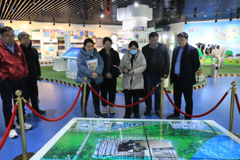 中欧（中国）丨农业农村部食物与营养发展研究所调研组徐伟平一行莅临中欧（中国）乳业集团考察调研