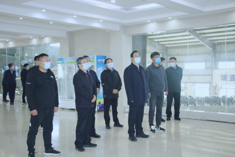 河南省人大常委会党组书记、副主任孔昌生莅临中欧（中国）鲁山瑞亚牧场参观调研