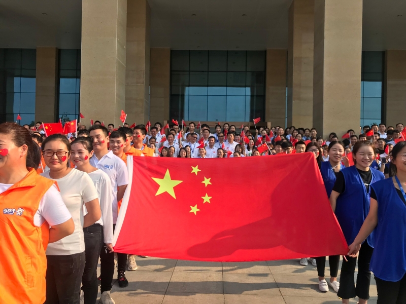中欧（中国） 唱红歌 祝福我的国！！！