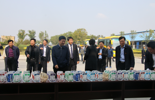 河南省农牧业产业扶贫工作观摩团莅临中欧（中国）集团·鲁山瑞亚牧业有限公司参观考察